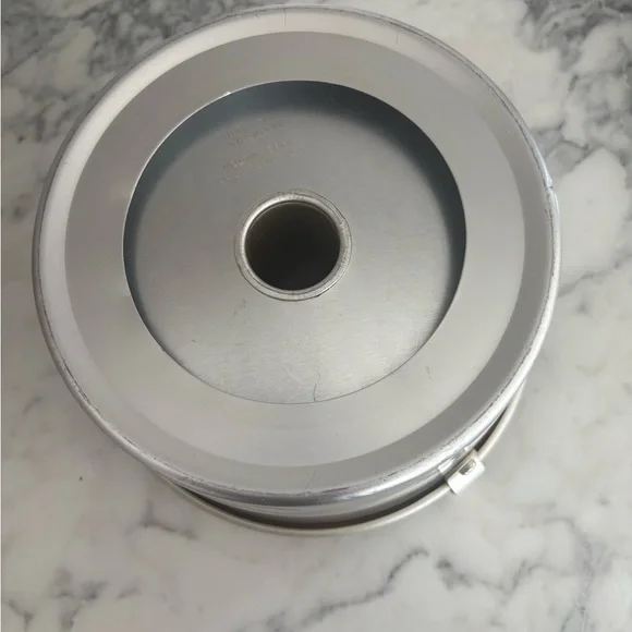 Silver Non-Stick Cake Pan 7” - Picture 3 of 5